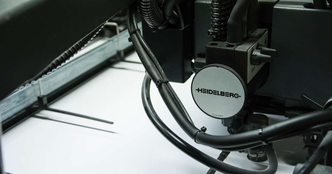 Bir Heidelberg Speedmaster tabaka ofset makinesi resmi
