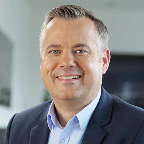 Ralph Schmitz: Geschäftsführer & Gesellschafter Auf diesem Bild ist Ralph Schmitz zu sehen:. Er ist Geschäftsführer & Gesellschafter der Aribas Printing Machinery