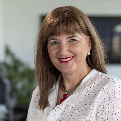 Julia Conde : İspanya ve Fransa alış satış Julia Conde´nin resmi : Arıbaş Printing Machinery, İspanya ve Fransa alış satış departmanı